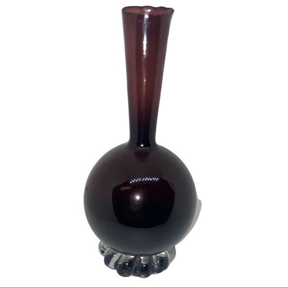 Scandinavia Vase in Amethyst color body and clear glass base - Picture 7 of 16